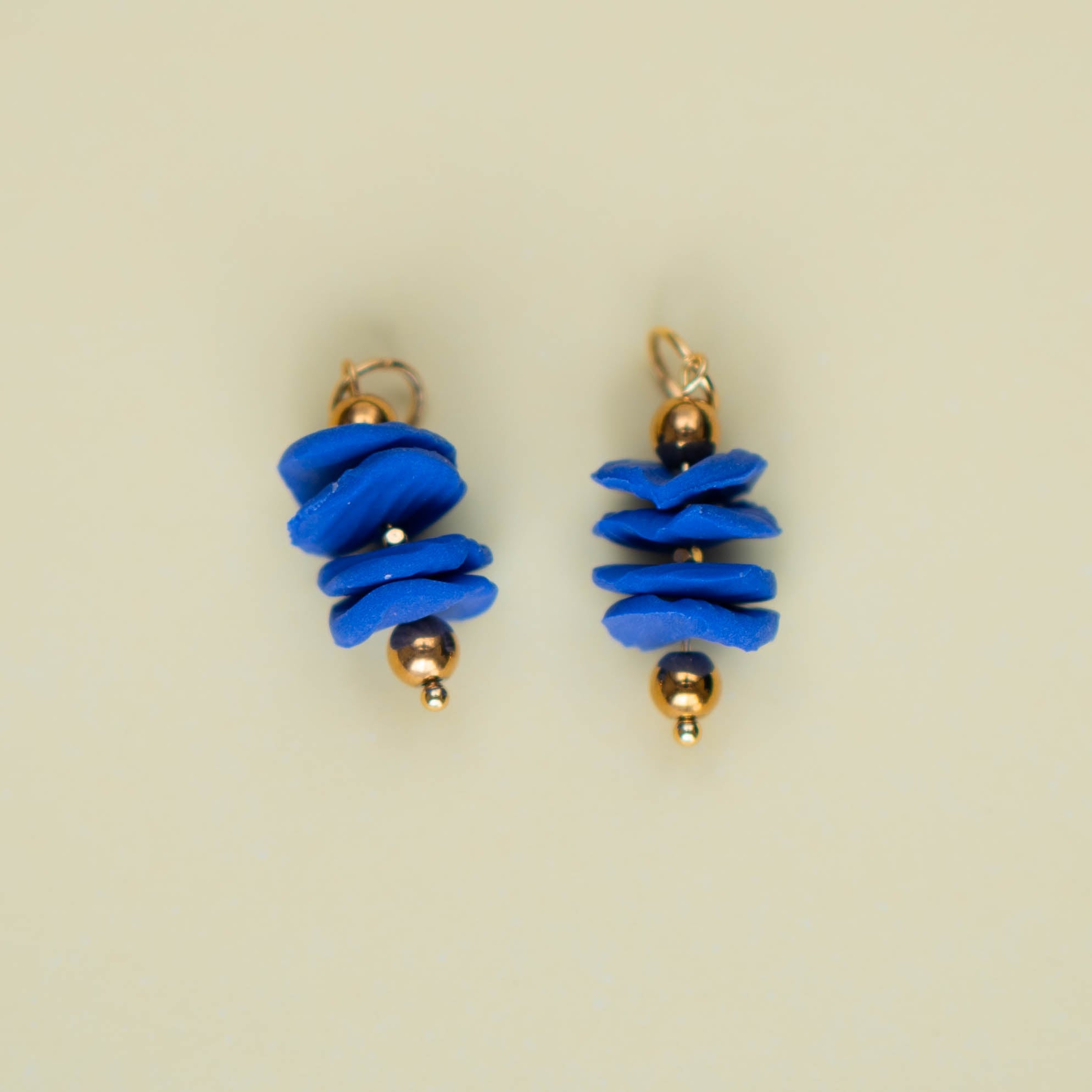 Charm Confetti Azul Brillante